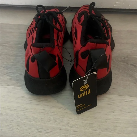 Ecko Unlimited Ref and Black Sneakers Boys Size 3 New with Tags - Picture 4 of 5